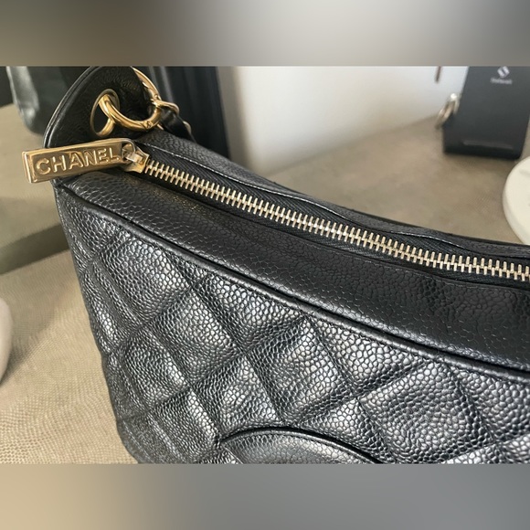 Authentic!!!!Chanel 2004/2005 caviar timeless shoulder bag. Authentic - Picture 4 of 16